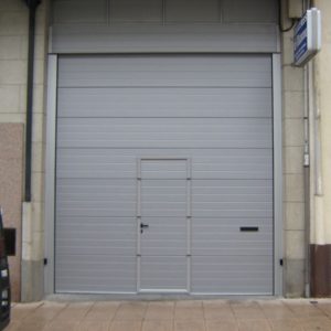 Puerta seccional industrial RAL 9006